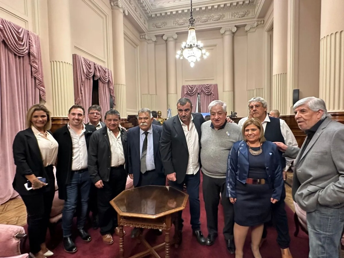 Emotivo homenaje a la dirigencia sindical a 40 años de la restauración&nbsp;democrática