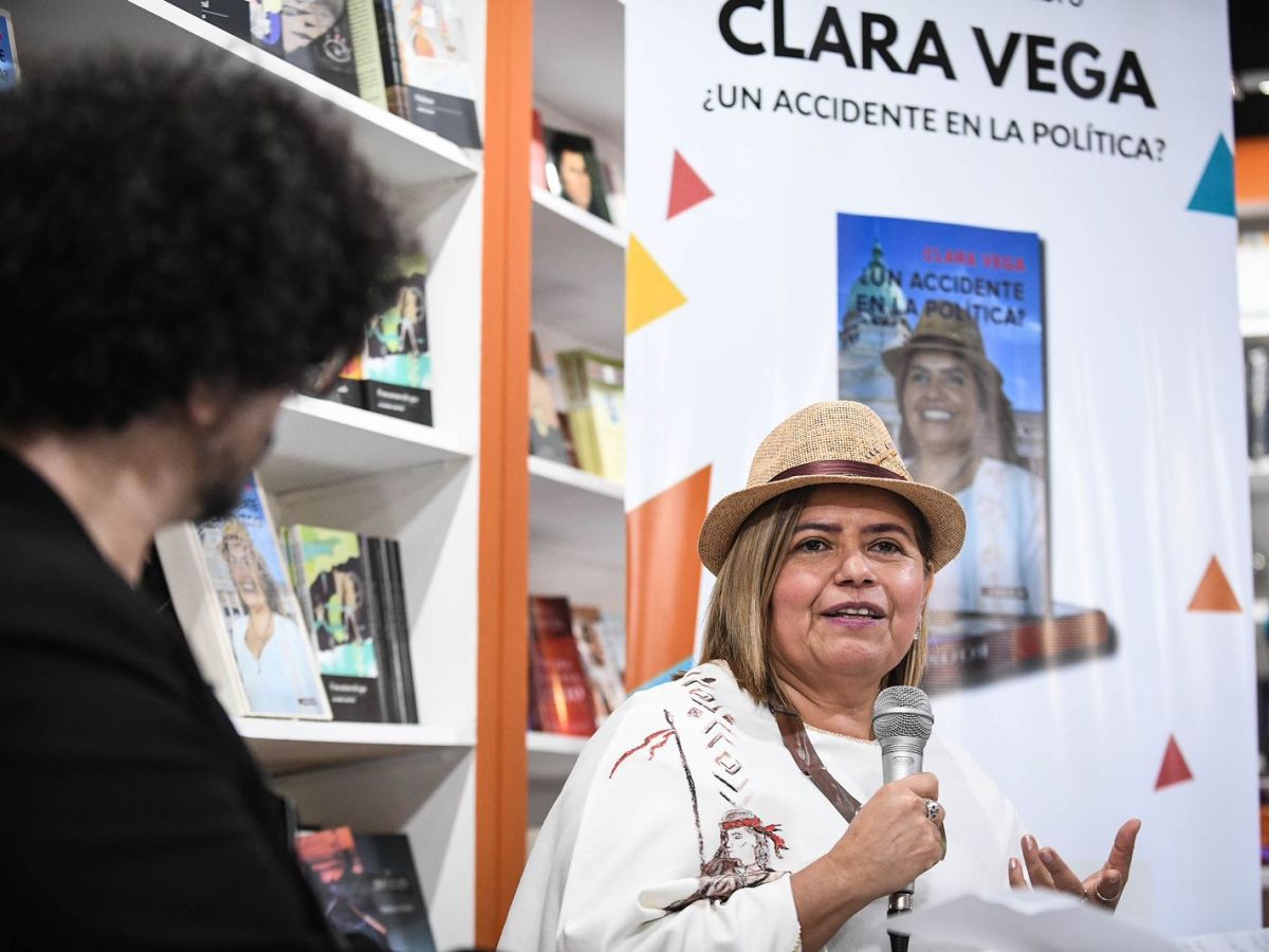 Clara Vega presentó su libro con miras a ser reelecta como&nbsp;senadora